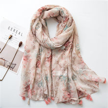 Load image into Gallery viewer, Daisy Floral Tassel Scarf