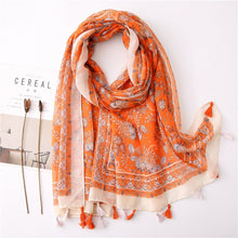 Load image into Gallery viewer, Daisy Floral Tassel Scarf