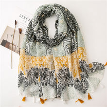 Load image into Gallery viewer, Daisy Floral Tassel Scarf
