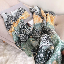 Load image into Gallery viewer, Daisy Floral Tassel Scarf
