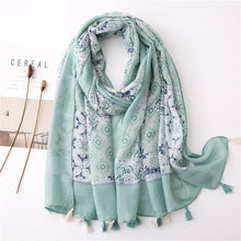 Load image into Gallery viewer, Daisy Floral Tassel Scarf
