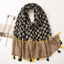 Load image into Gallery viewer, Dot Print Scarf
