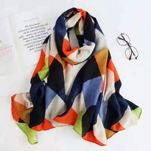 Load image into Gallery viewer, Daisy Floral Tassel Scarf
