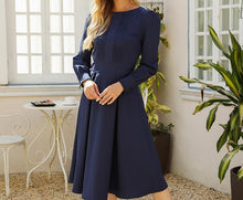 Load image into Gallery viewer, Green Long Sleeve Pleated Midi Dress
