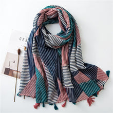 Load image into Gallery viewer, Daisy Floral Tassel Scarf
