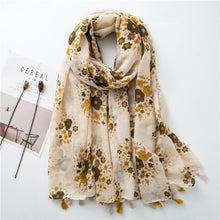 Load image into Gallery viewer, Daisy Floral Tassel Scarf
