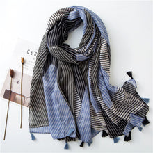 Load image into Gallery viewer, Daisy Floral Tassel Scarf
