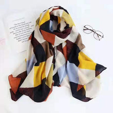 Load image into Gallery viewer, Daisy Floral Tassel Scarf
