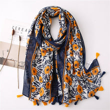 Load image into Gallery viewer, Daisy Floral Tassel Scarf
