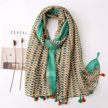 Load image into Gallery viewer, Daisy Floral Tassel Scarf
