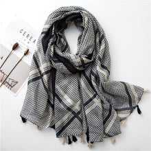Load image into Gallery viewer, Daisy Floral Tassel Scarf
