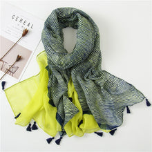 Load image into Gallery viewer, Daisy Floral Tassel Scarf
