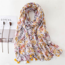 Load image into Gallery viewer, Daisy Floral Tassel Scarf
