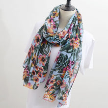 Load image into Gallery viewer, Daisy Floral Tassel Scarf
